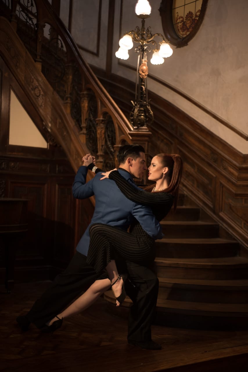 foto de tango de Cristian Bravo y Esmeralda Massaroli Flood bailando Tango